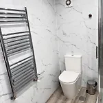 Apartment Manurodri